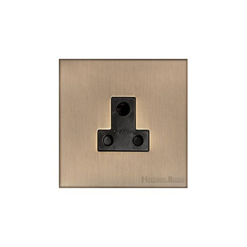 Winchester Range-Antique Brass-5 Amp 3 Round Pin Socket